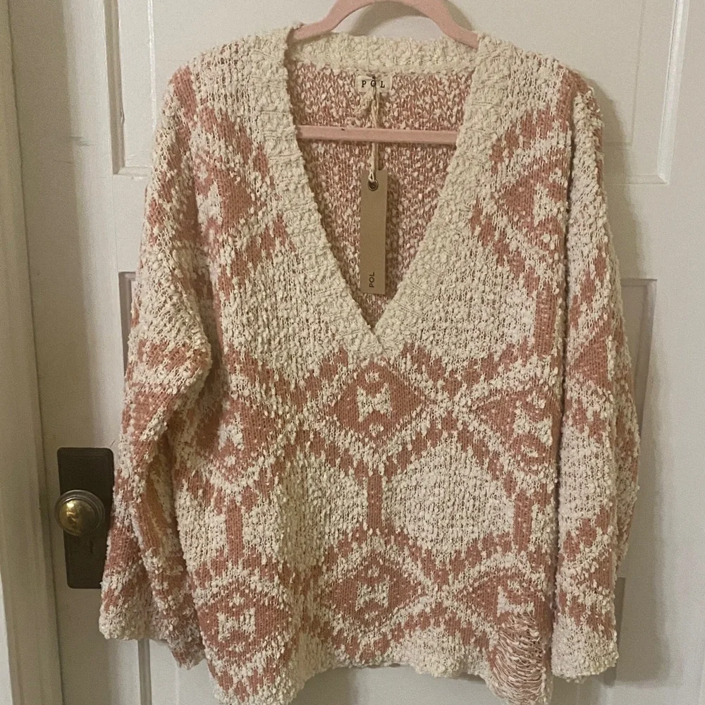 POL Boho Distressed Geometric Knit V-Neck Sweater - S / Fits L